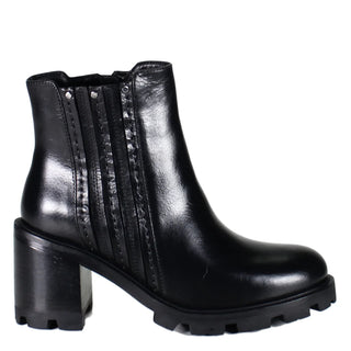 Maze Walk Boots in Black