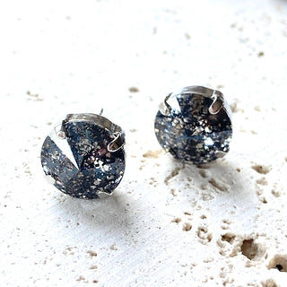 Crystal earrings stud: Black patina