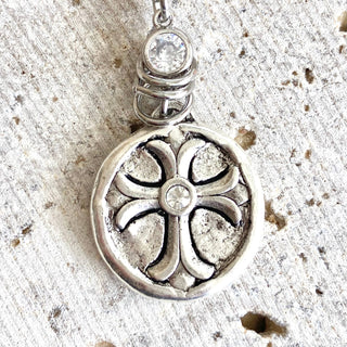 Cross necklace: Silver / 18”