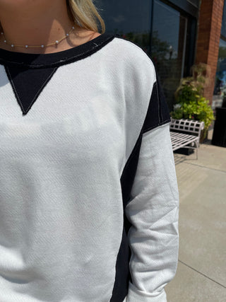 Contrast Sweatshirt Ivory & Black